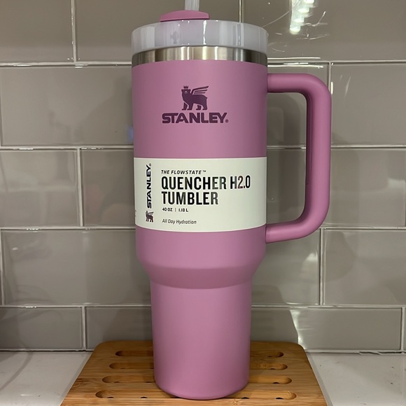 Lilac Stanley Tumbler 40oz. Stainless Steel H2.0 Flowstate Quencher - Picture 4 of 9